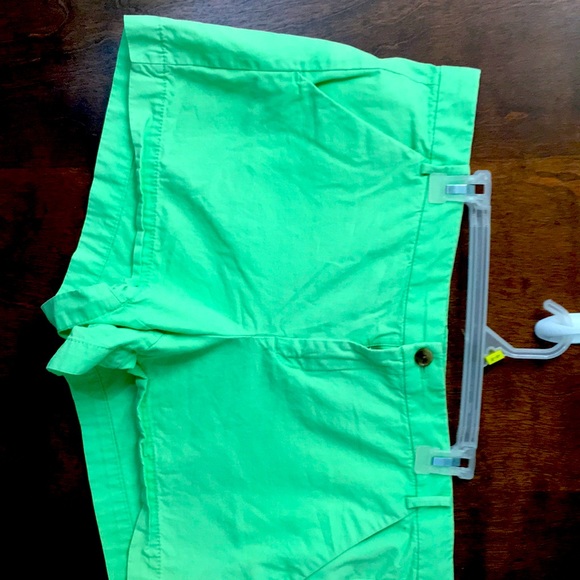 Gap women’s light green shorts - Picture 1 of 6